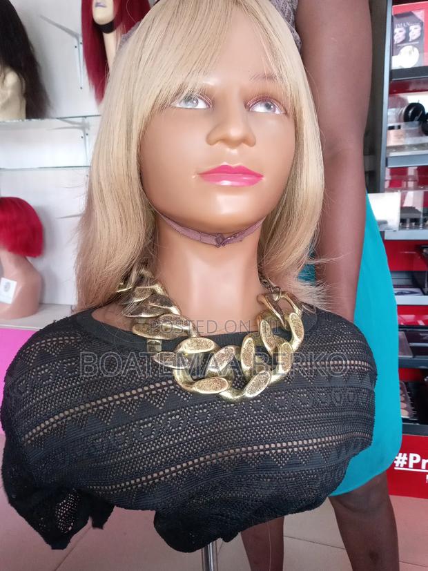 Brown French Cut Wig · Photo 7