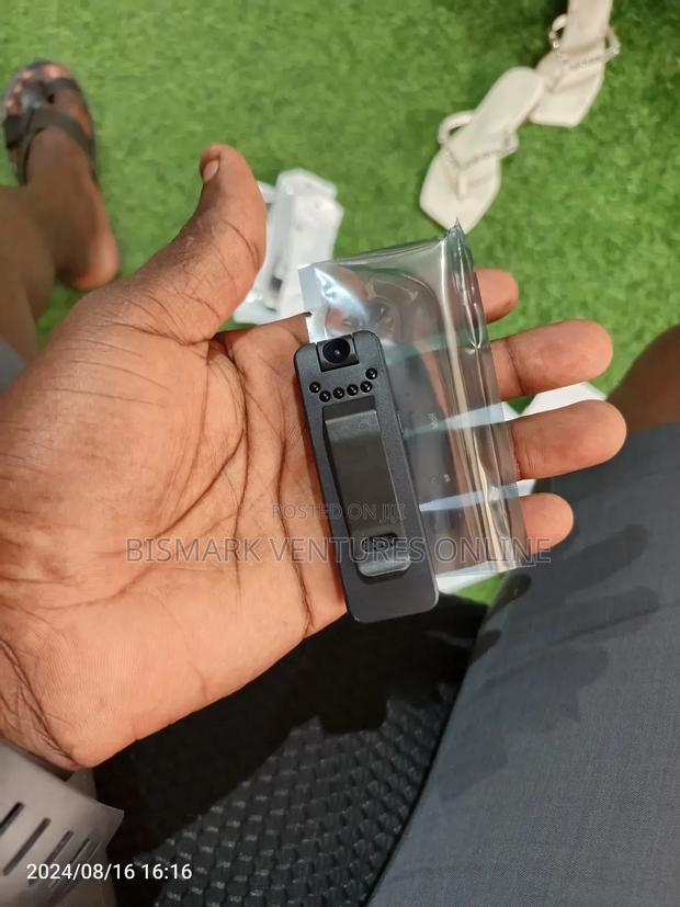 Mini Body Worn Spy Camera With LCD Screen · Photo 2