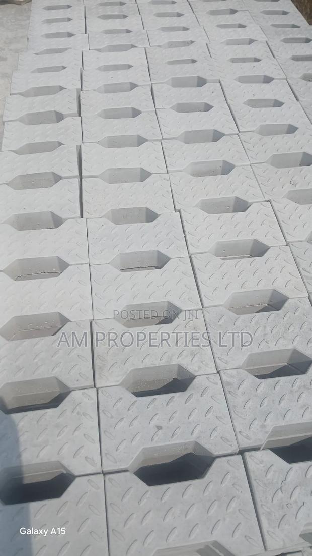 Best Deals on Quality Interlocking Pavement Blocks · Photo 4