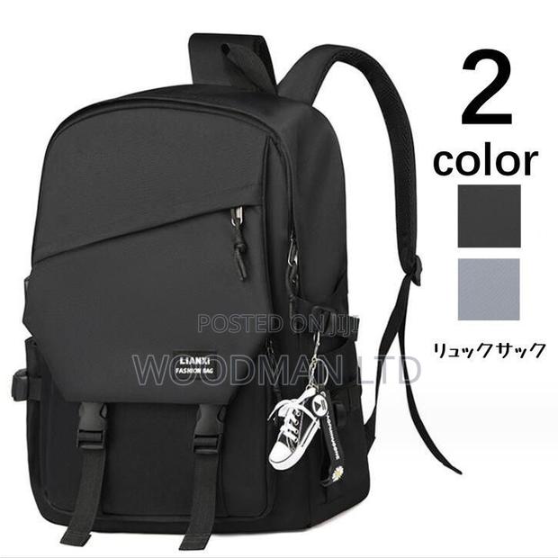 Large Capacity Unisex Backpack · Photo 1