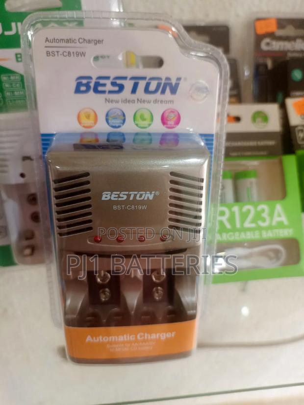 Charger for AA/AAA/9v · Photo 2