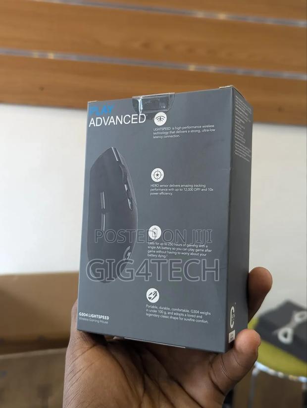 Logitech Lightspeed G304 Wireless Gaming Mouse · Photo 2