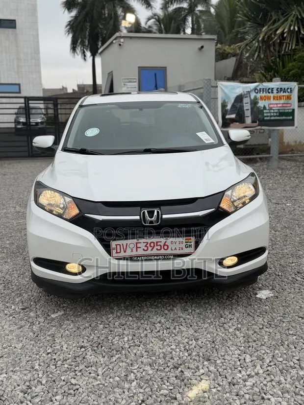 Honda HR-V EX AWD 2017 White · Photo 1