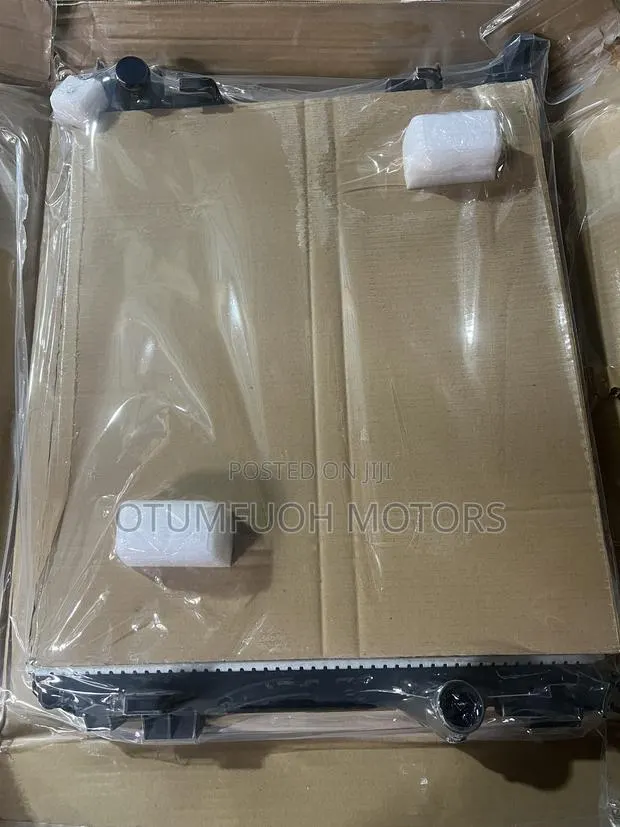 Nissan Qashqai 2013 2014-2018 Radiator (Water Tank) · Photo 1