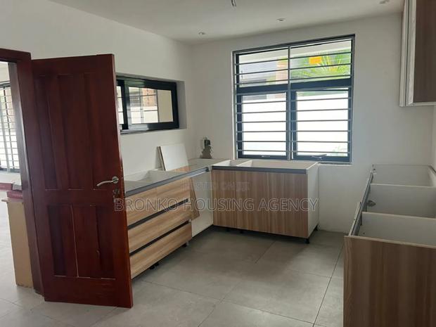 3bdrm House in Bronko Housing, Spintex for rent · Photo 4