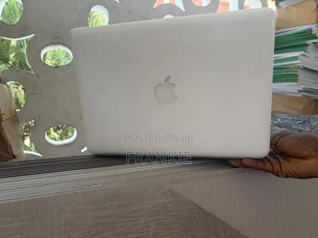 Laptop Apple MacBook 2009 4GB Intel Core 2 Duo HDD 500GB · Photo 1