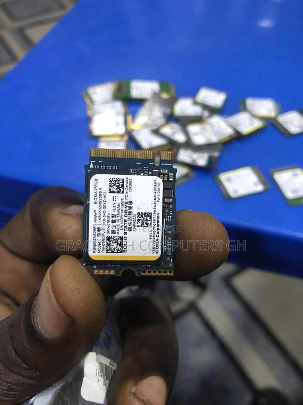 256gb M.2 Nvme 2240 Ssd(Short M.2) · Photo 1