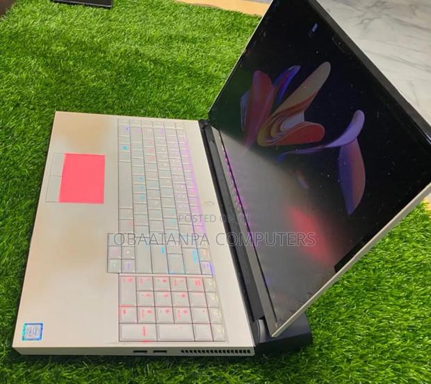 Laptop Dell Alienware 17 32GB Intel Core I9 SSD 512GB · Photo 4