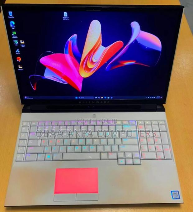 Laptop Dell Alienware 17 32GB Intel Core I9 SSD 512GB · Photo 5