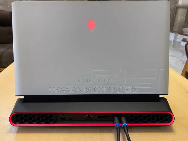 Laptop Dell Alienware 17 32GB Intel Core I9 SSD 512GB · Photo 2