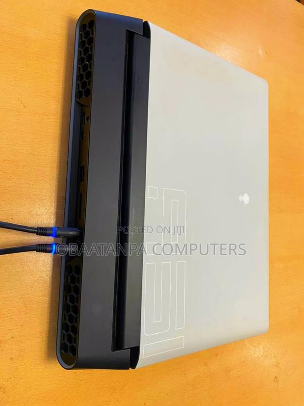 Laptop Dell Alienware 17 32GB Intel Core I9 SSD 512GB · Photo 7