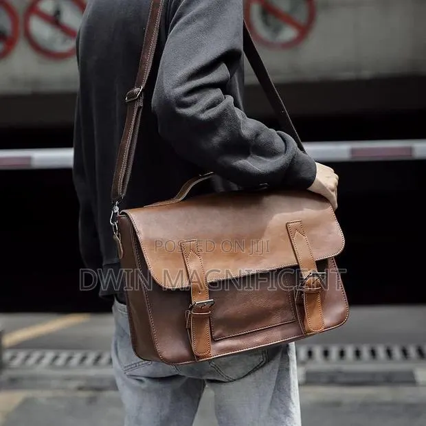 Executive Leather Messenger Bag–Sharp. Sleek . Professional · Photo 1