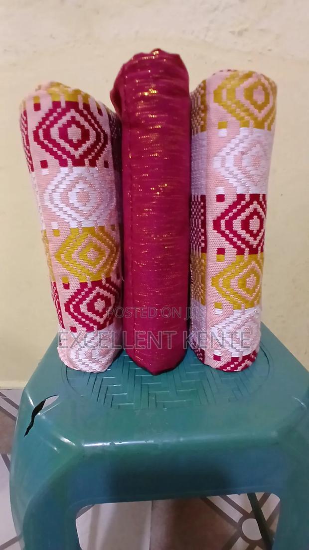 Handwoven Kente · Photo 3