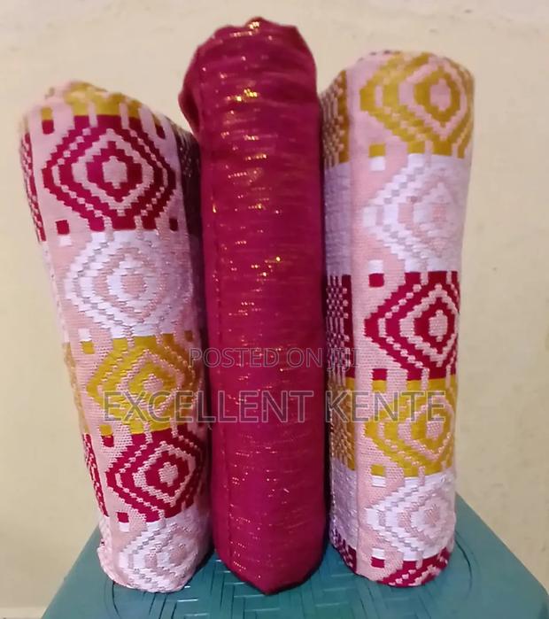 Handwoven Kente · Photo 2