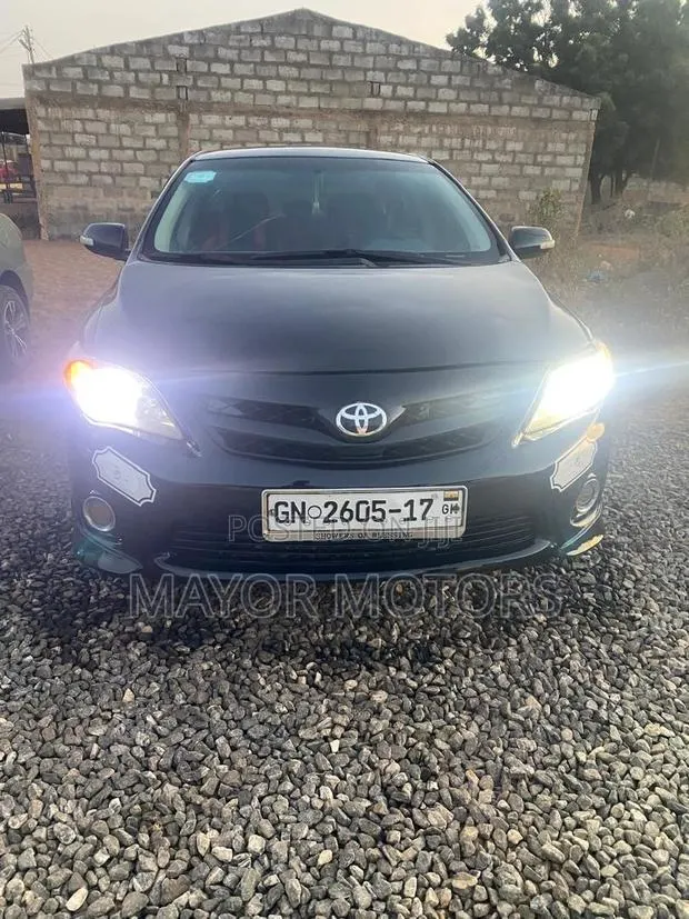 Toyota Corolla LE Special Edition 4dr Sedan (1.8L 4cyl 4A) 2013 Black · Photo 1