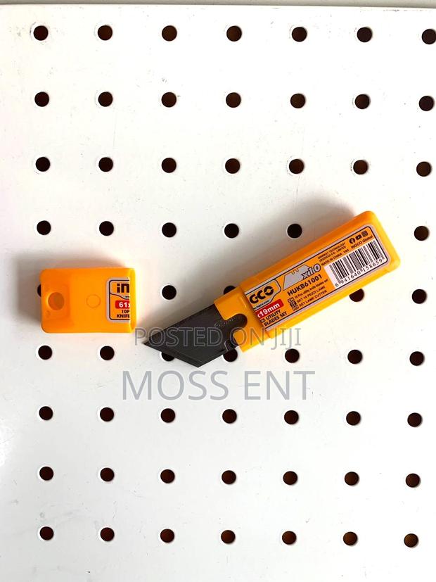 10 PCS Utility Knife Blades Set - Hukb61001 · Photo 2