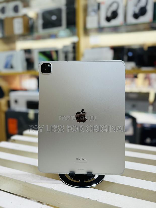 Apple iPad Pro 12.9 (2022) 256 GB Silver · Photo 4