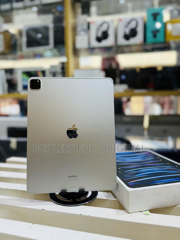 Apple iPad Pro 12.9 (2022) 256 GB Silver · Photo 2