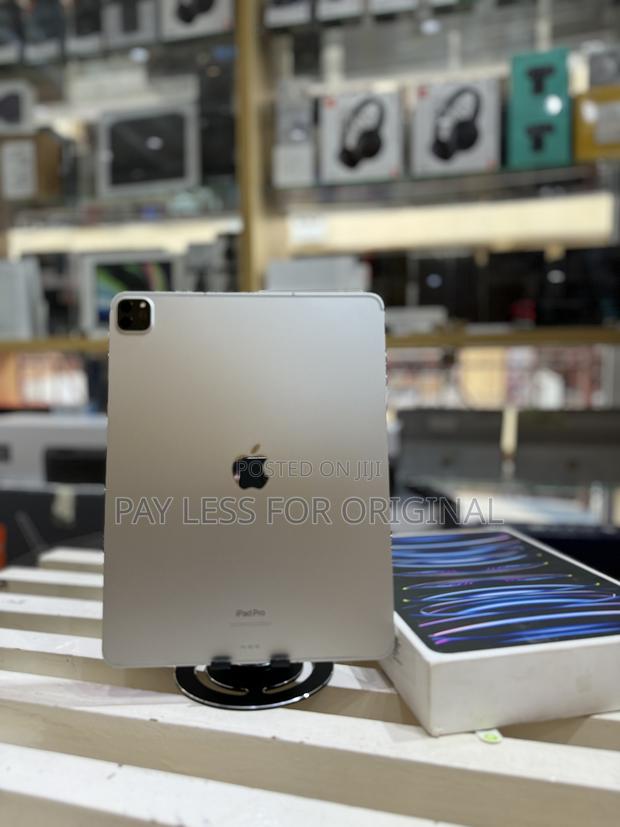 Apple iPad Pro 12.9 (2022) 256 GB Silver · Photo 1