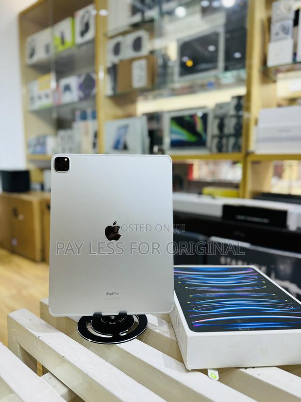 Apple iPad Pro 12.9 (2022) 256 GB Silver · Photo 3