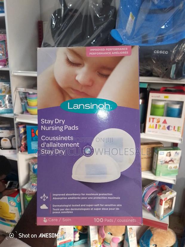 Lansinoh Stay Dry Nursing Pads · Photo 1