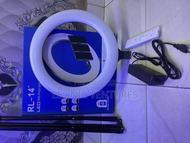 RL LED Ring Light 14” With Stand · Photo 2