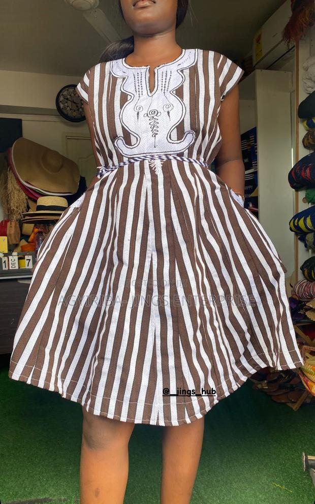 Ladies Smock Dress · Photo 1