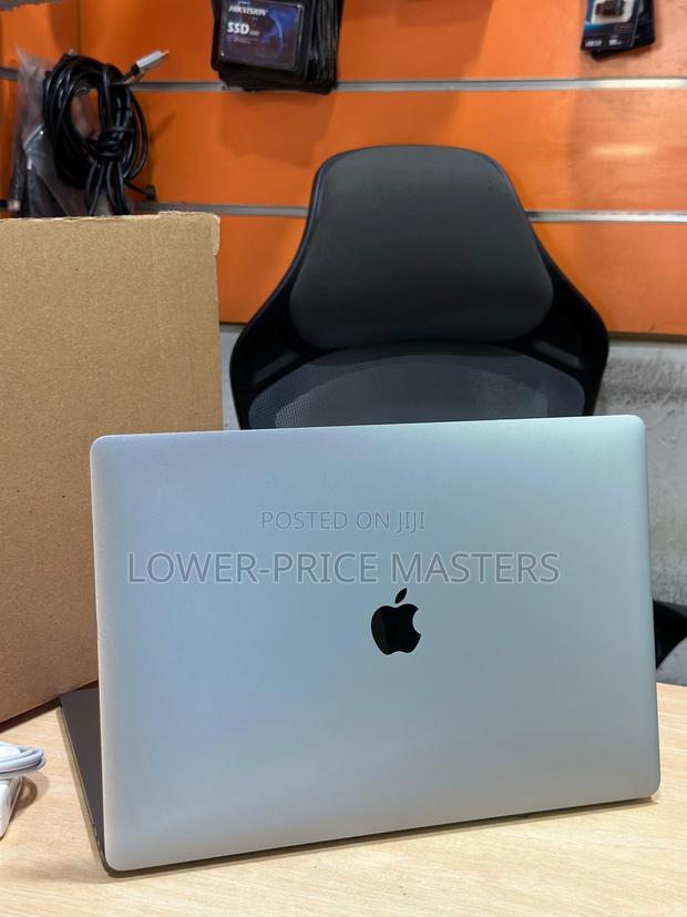New Laptop Apple MacBook Pro 2017 16GB Intel Core I7 SSD 256GB · Photo 3