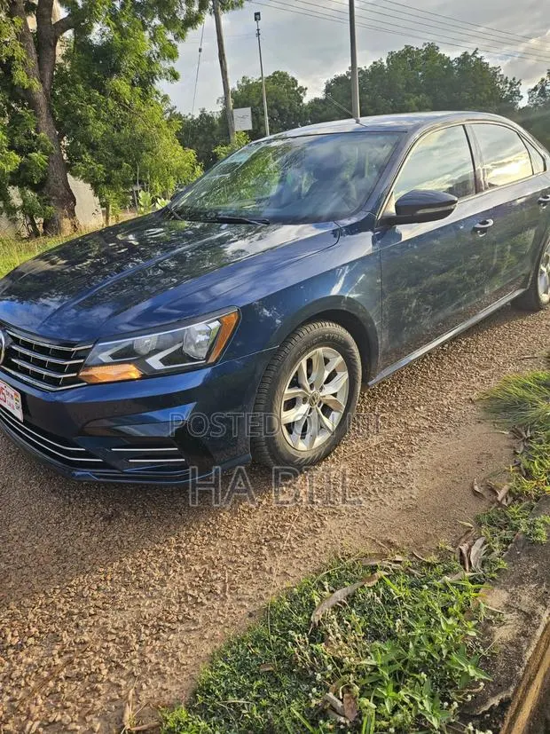 Volkswagen Passat 2018 Blue · Photo 1