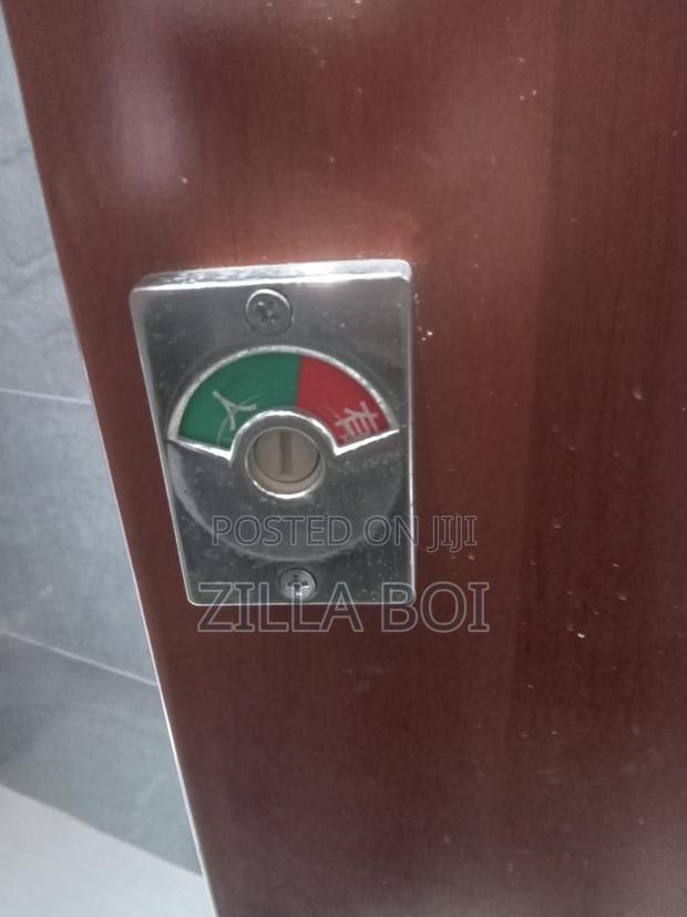Indicator Toilet Lock · Photo 4