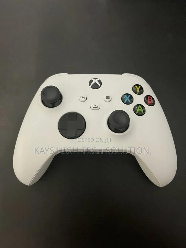 Xbox Series S Available With 2 Controllers, Fc 27 Hot Games · Photo 3