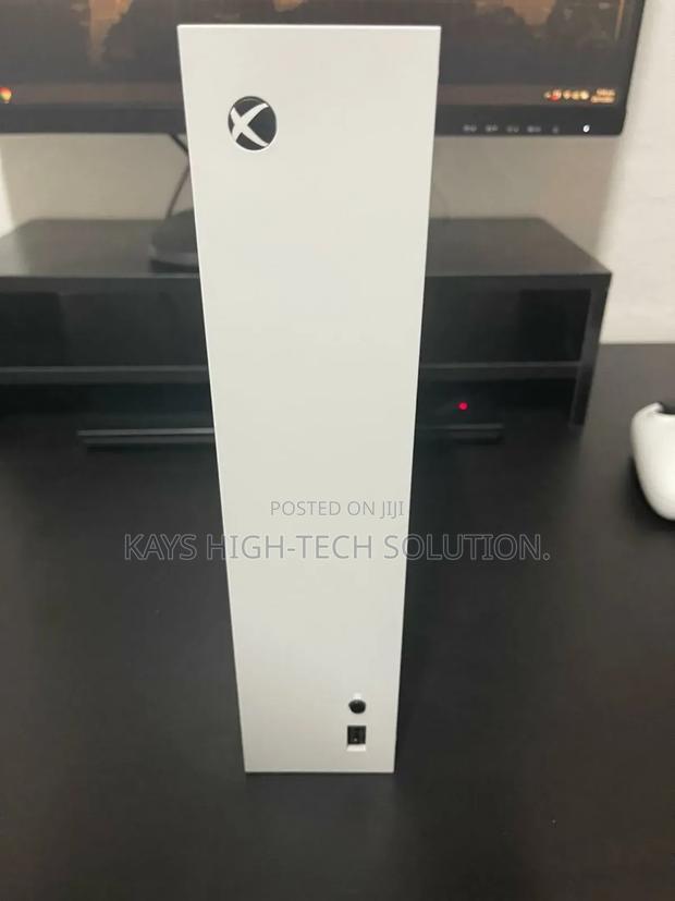 Xbox Series S Available With 2 Controllers, Fc 27 Hot Games · Photo 4