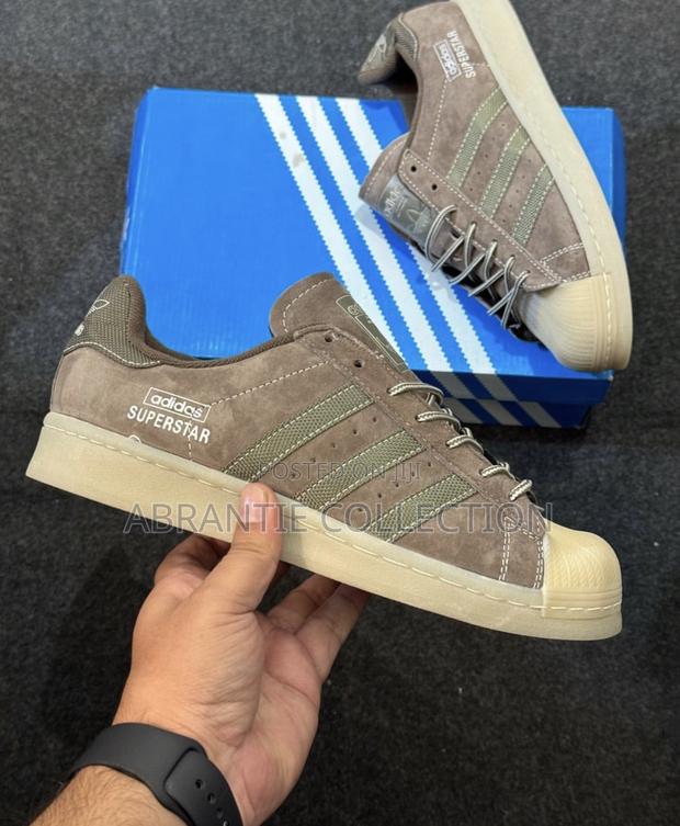 Adidas Superstar Brown Suede · Photo 1
