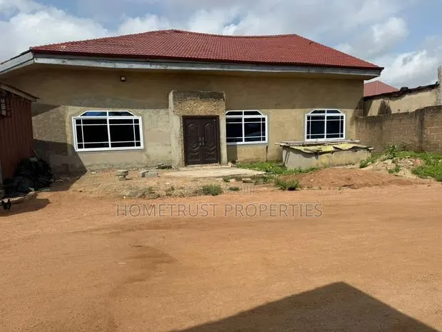 Church or Warehouse for Sale at Ablekuma Olebu · Photo 1