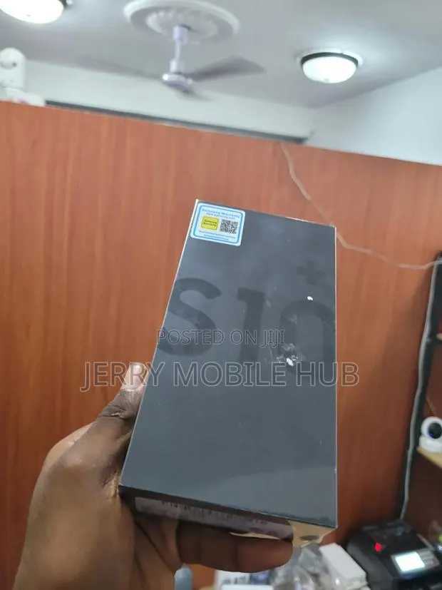 New Samsung Galaxy S10 Plus 128 GB Black · Photo 1