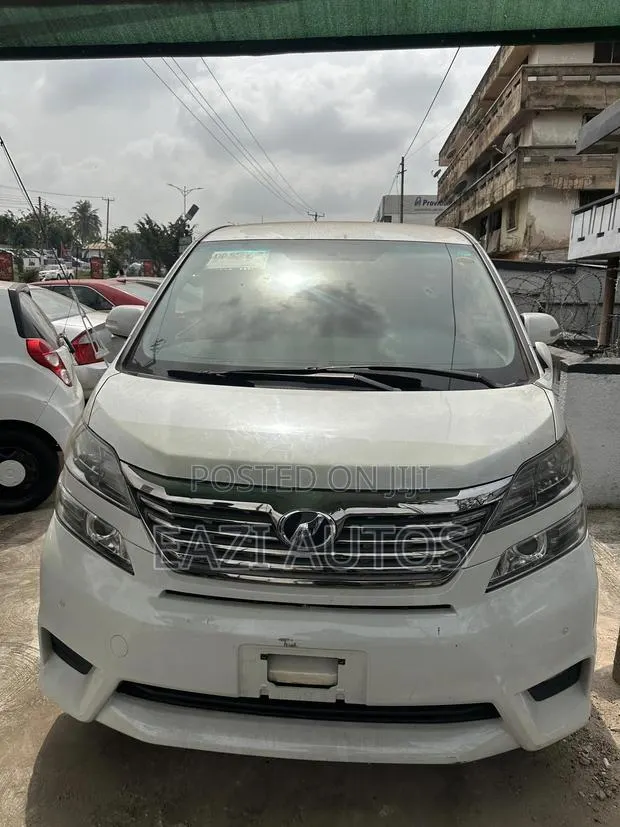 Toyota Vellfire 2014 White · Photo 1