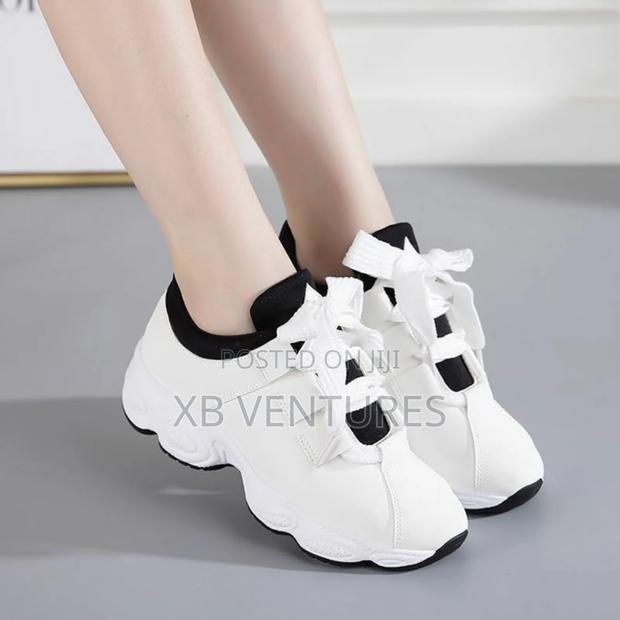 Ladies Breathable Antiskid
Sneakers · Photo 1