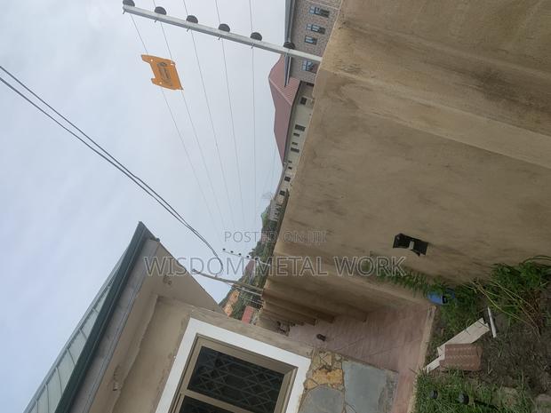Electric Fence · Photo 3