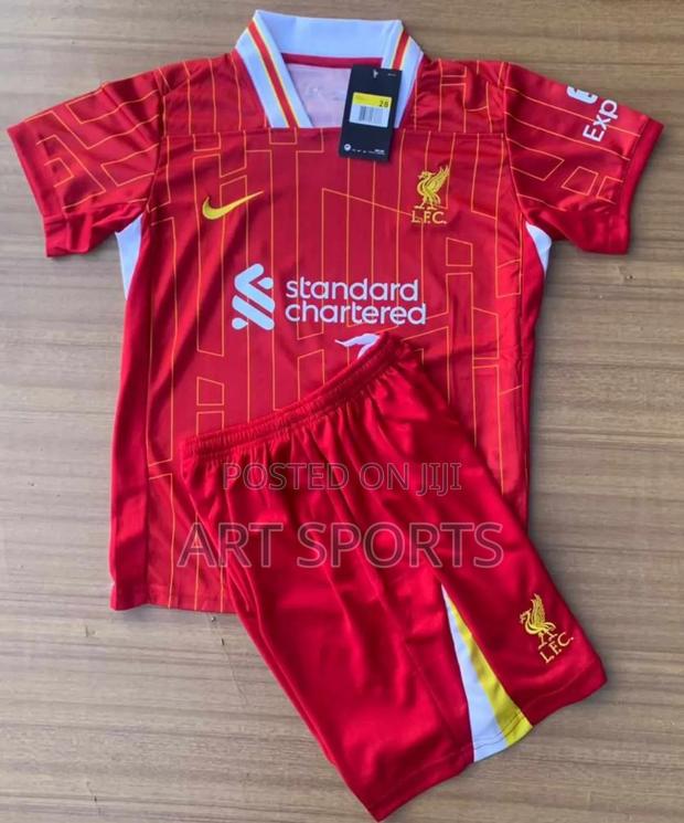 24 / 25 Liverpool Home Kids Jersey · Photo 1