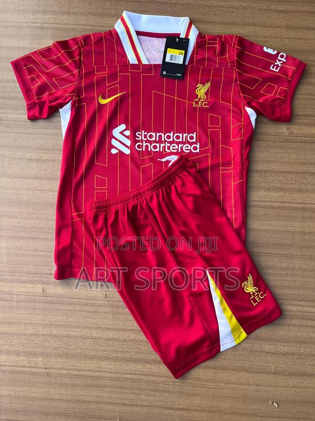 24 / 25 Liverpool Home Kids Jersey · Photo 3