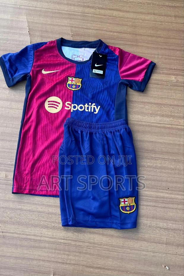24 /25 Barcelona Home Kids Jersey · Photo 1