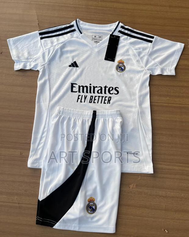 24 / 25 Real Madrid Home Kids Jersey · Photo 1