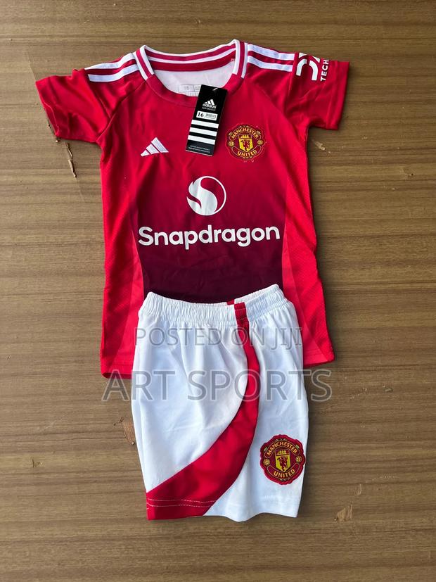 24 / 25 Manchester United Home Kids Jersey · Photo 1