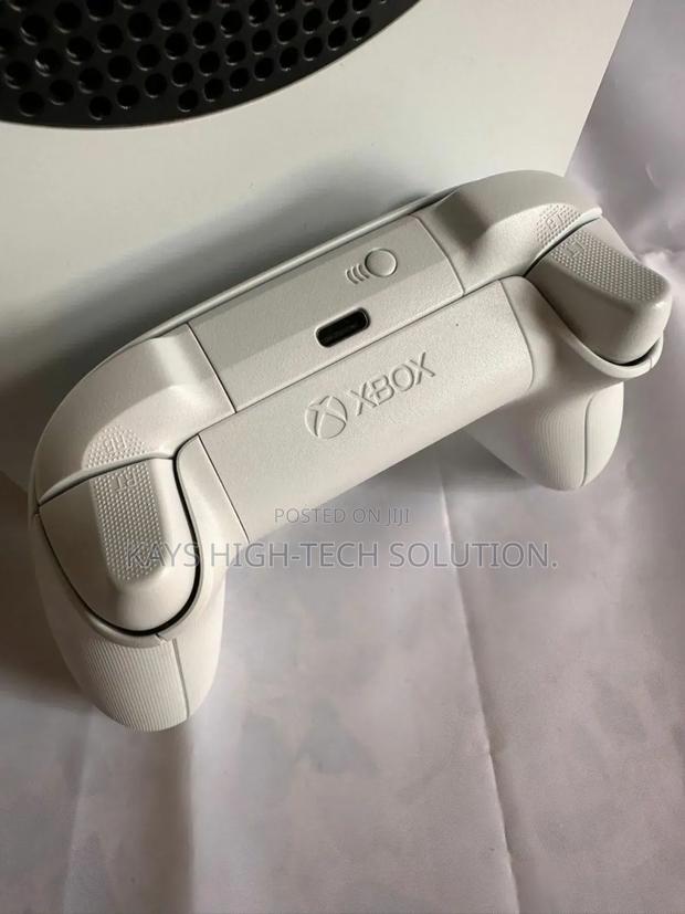 Xbox Series S With 1 Controller FC 27 and Other Games · Photo 2