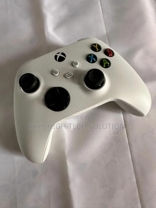 Xbox Series S With 1 Controller FC 27 and Other Games · Photo 3