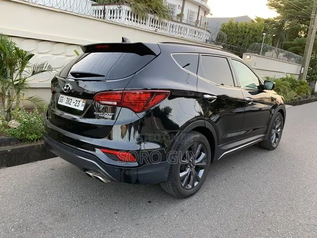 Hyundai Santa Fe 2017 Black · Photo 1