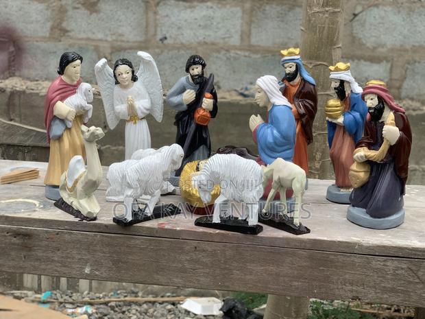 Birth Of Jesus Wood Sculpture · Photo 1