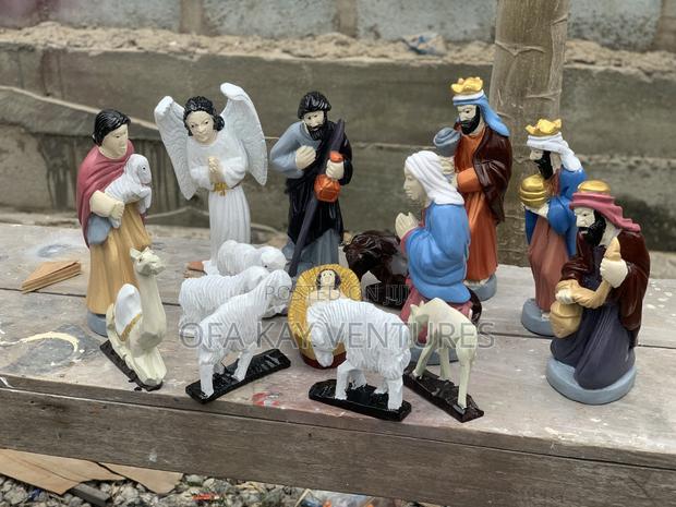 Birth Of Jesus Wood Sculpture · Photo 4