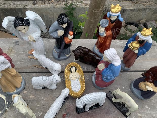 Birth Of Jesus Wood Sculpture · Photo 2