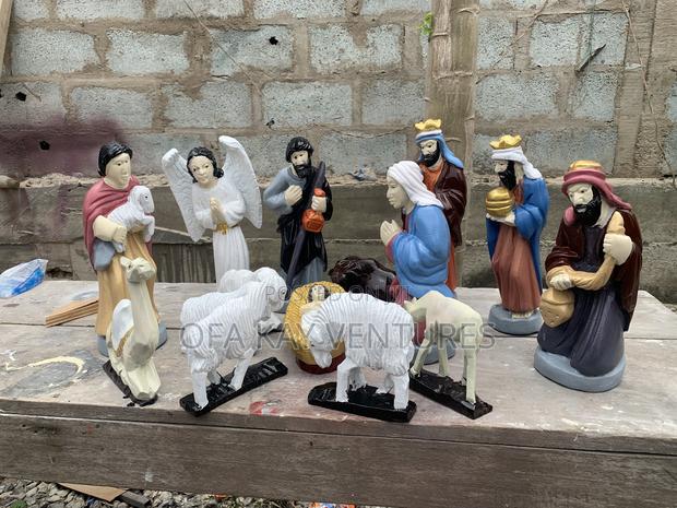 Birth Of Jesus Wood Sculpture · Photo 3